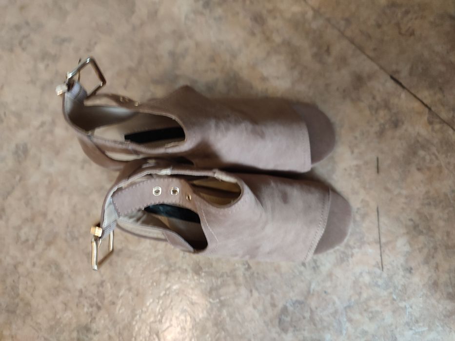 Продам туфли по 2000 тг