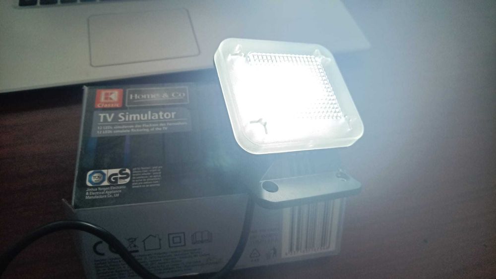 simulator TV - da impresia ca cineva este acasa si se uita la TV NOU