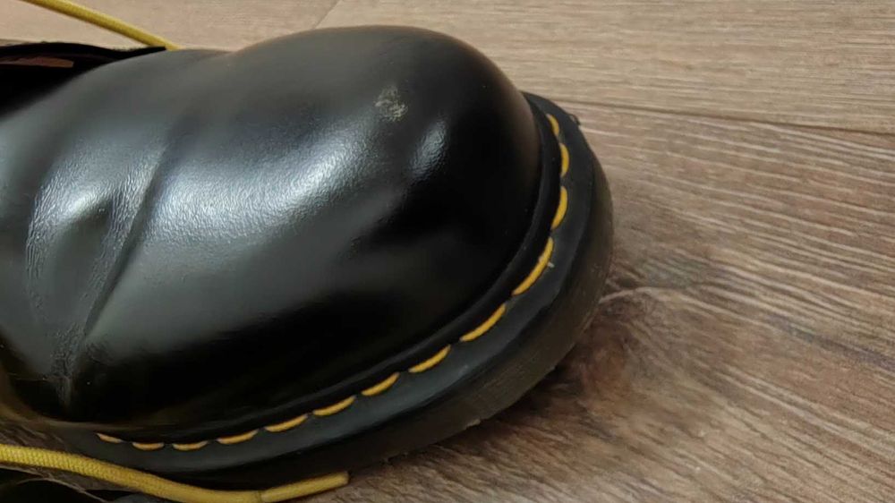 Обувки Dr. Martens ниски с жълти шевове, почти нови, размер 50/51
