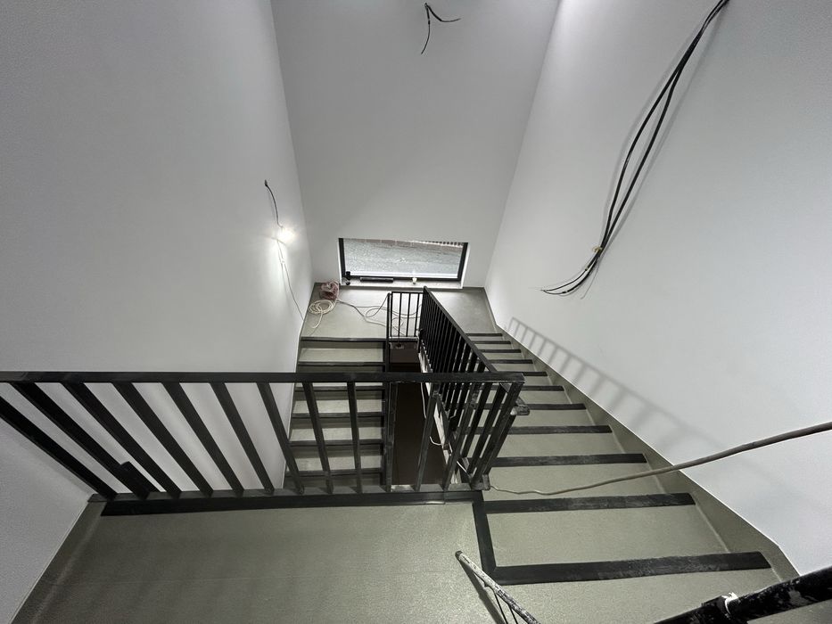SPECIALIȘTI ÎN MONTAJ | PVC • mochetă • șape • lvt • spc • tapet