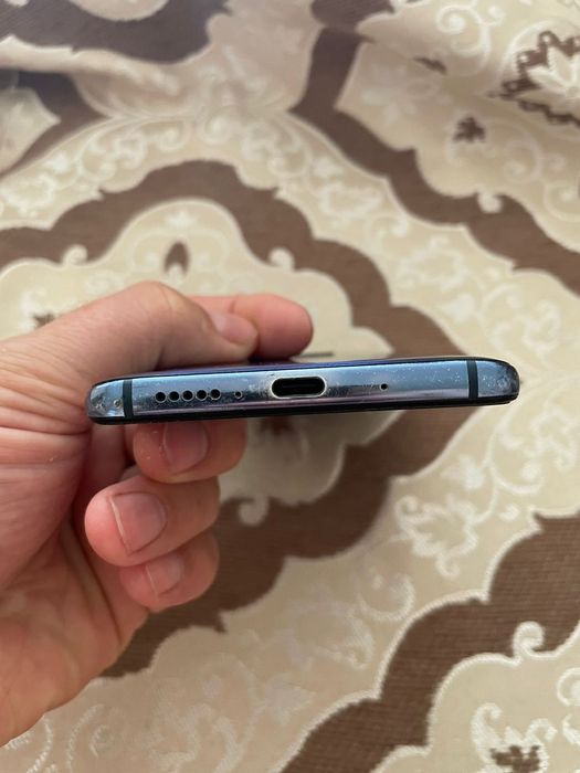 Продам телефон смартфон Huawei mate 20