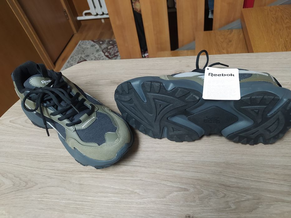 Кроссовки REEBOK р-р40,5