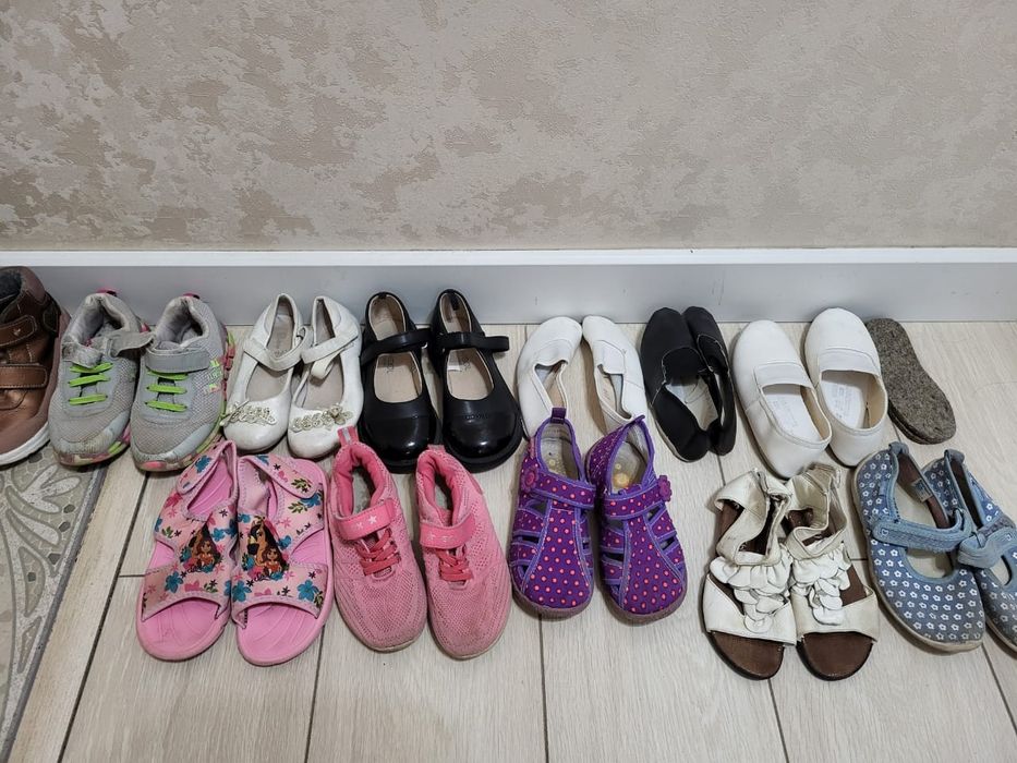 Школьная форма одежда обувь на мальчиков и девочек