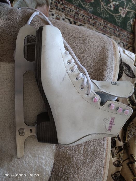Продам коньки для девочки