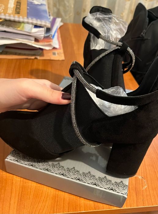 Pantofi damă  stil gheată