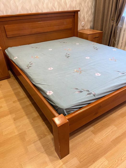 Деревянная кровать