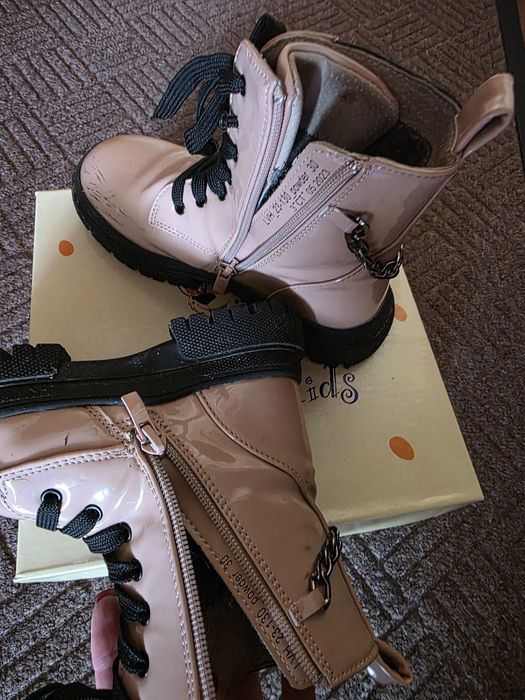 Продам ботинки для девочки