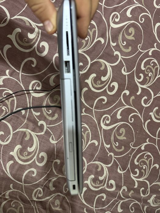 Laptop Hp i5 GENERATIA 8 256 Gb ssd m2 8 Gb DDR4 w10 pro 4GB PLACA VIDEO SHARE  jocuri instalate