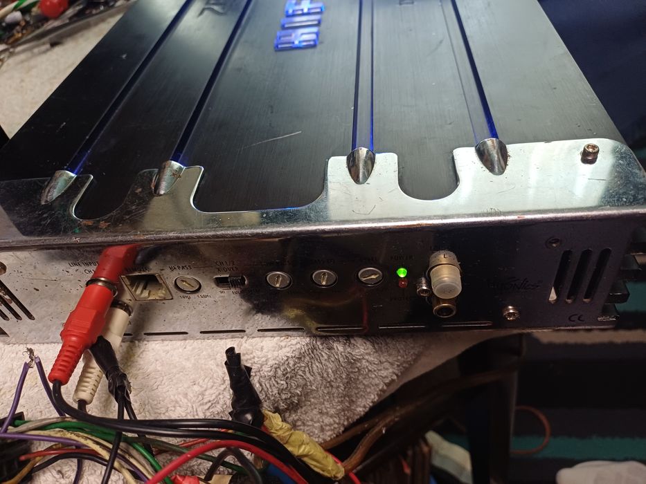 Hifonics ZXI 9000 450w x 2 la 4 ohmi rms amplificator auto subwoofer