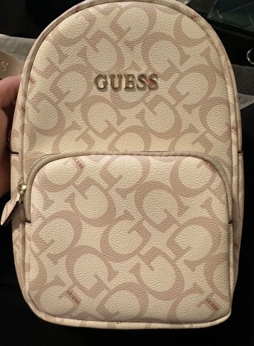 Оригинална раничка Guess