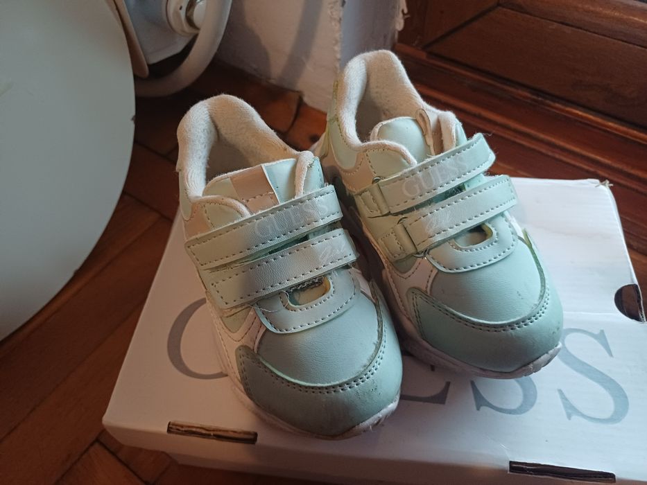 Детски маратонки Guess, дънки за момиче,яке +подарък блузка!!