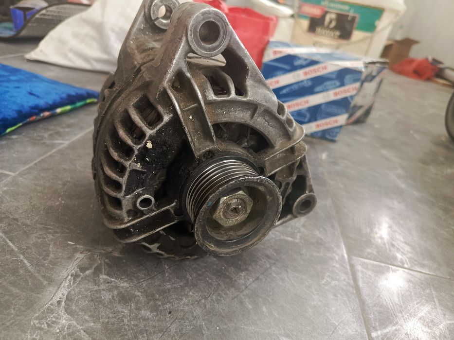 Продается генератор от опель омега б 2.6