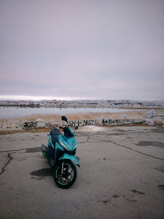 Продаётся скутер Honda Click 175