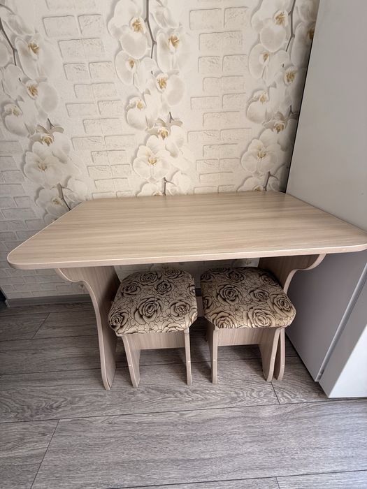 Продам стол со стульями