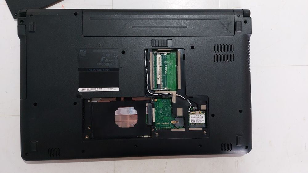 Laptop Dell Ispiron 1764 DEFECT