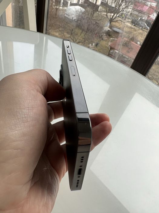 Iphone 13 PRO tinut doar in husa si folie