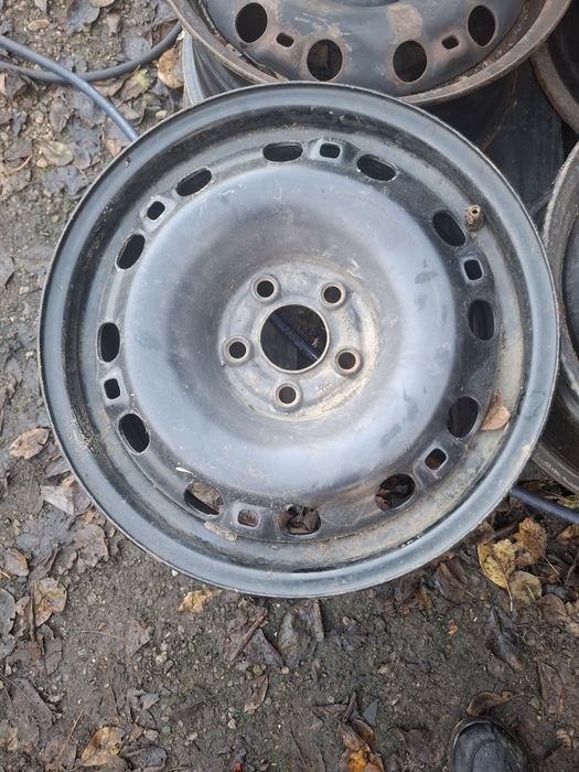 Vand 4 jante R 15 vw polo nu au defecte