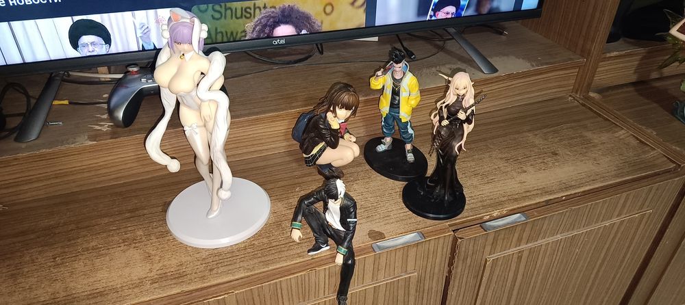 В продаже Аниме фигурки