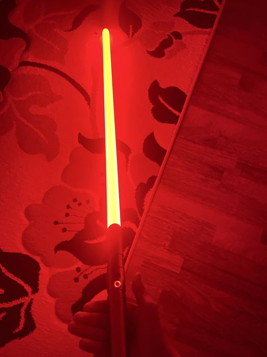 Se vinde sabie laser