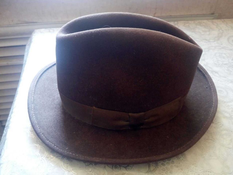 Продаю мужские шапки и шляпу