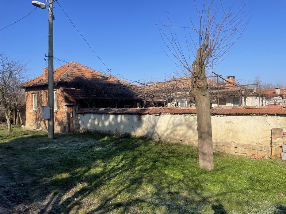 Продава се Къща в с. Козаревец, Област Велико Търново - 1000 кв.м за 41 €/кв.м - Снимка #1