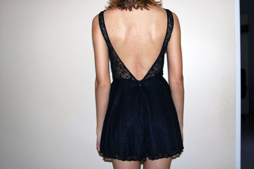 Rochie neagra cu spatele gol banchet