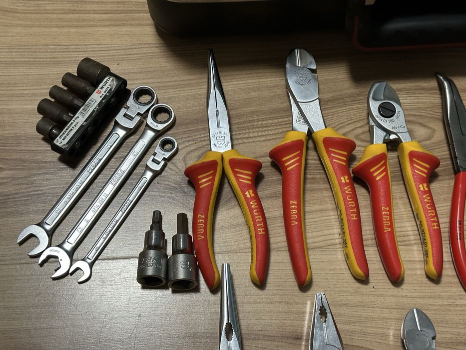 Куфар с инструменти