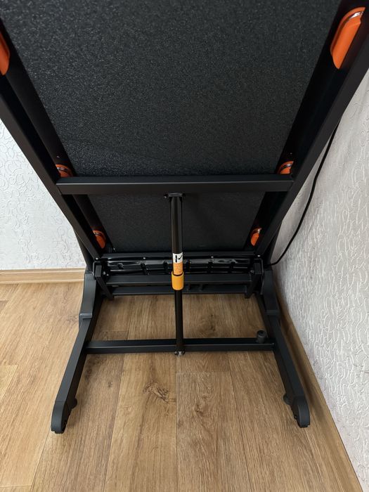 Продам беговую дорожку GENAU