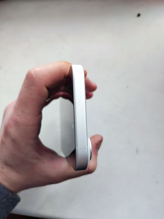 iphone 16 белый.