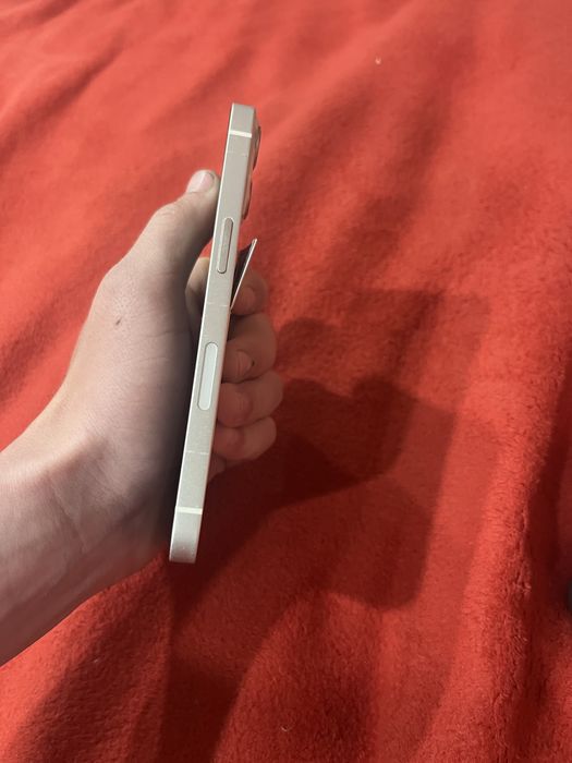 Продам iPhone 13