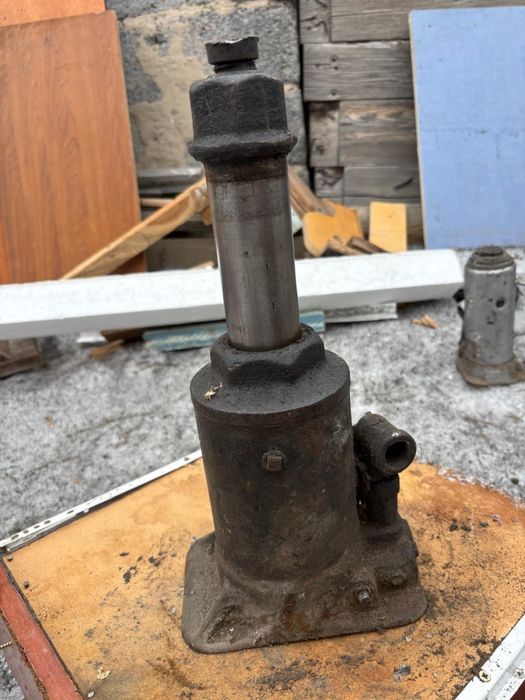 Продать Домкрат