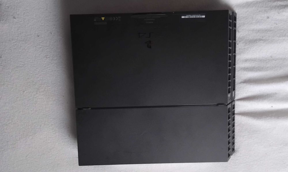 Продавам PS4 slim
