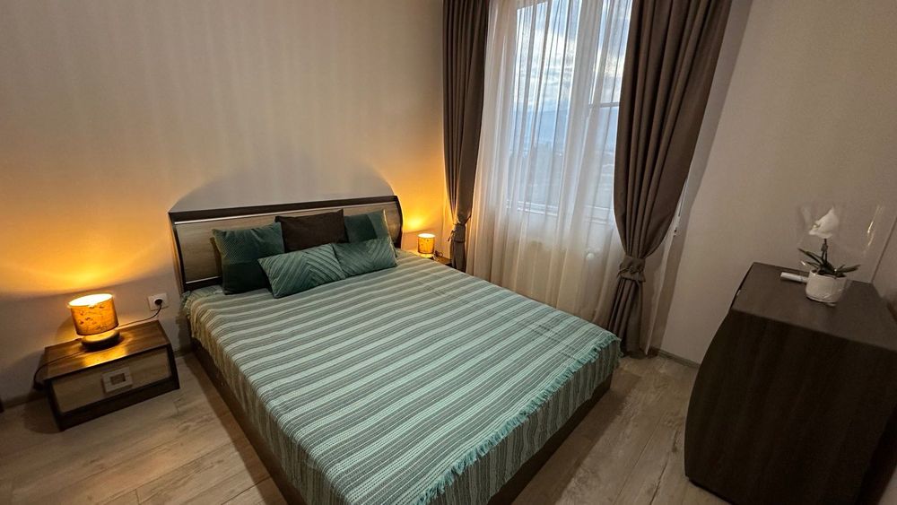 Продавам спалня с еднолицеви матрак 160 / 200 см в кафяво с механизъм