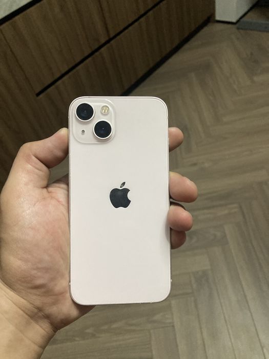 iPhone 13 розовый