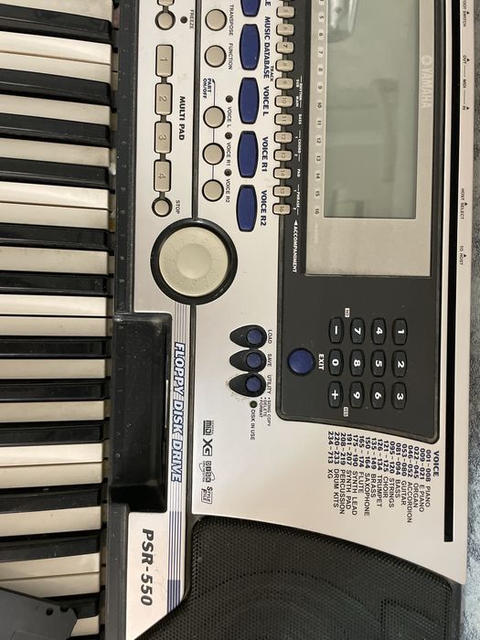 Yamaha PSR-550 синтезатор