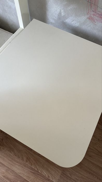 Стол письменный компактный