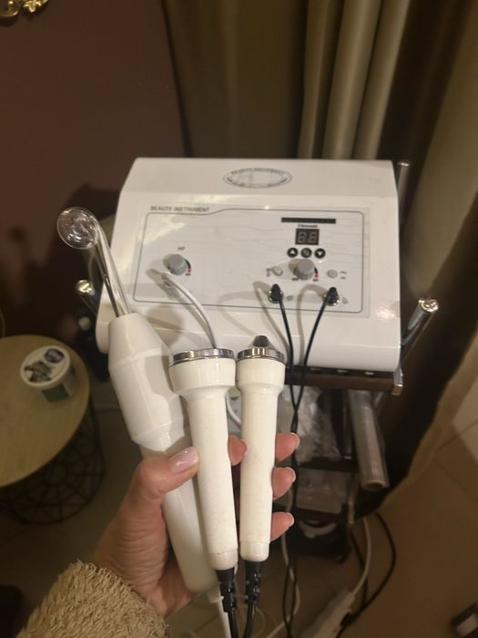 Козметичен уред с 2 функции RU-223 - Ултразвук и Дарсонвал