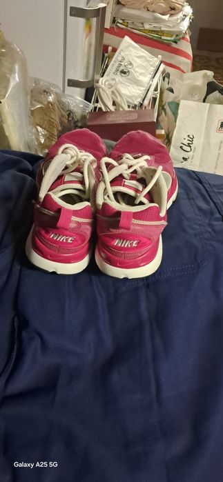 Adidasi Nike dama mărimea 40.5