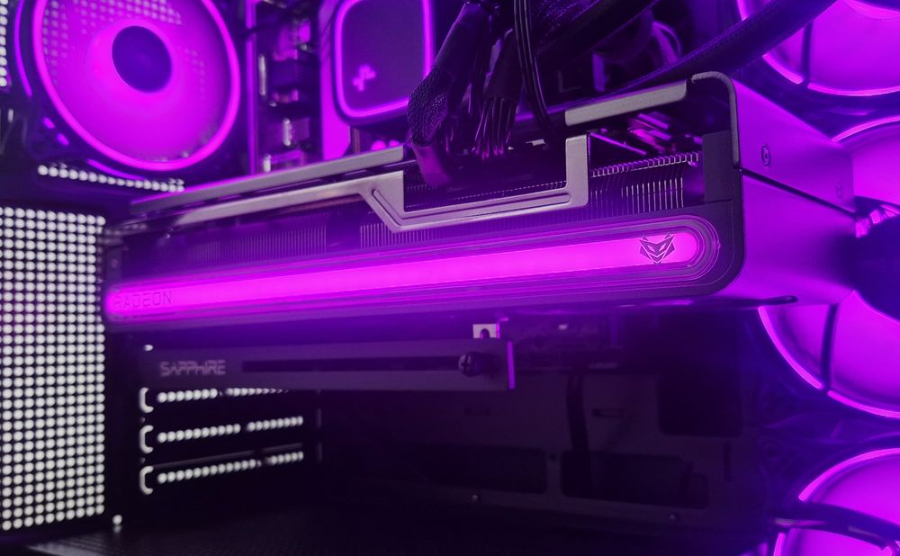 Placa video gaming RX 7800 XT Nitro Plus 16GB