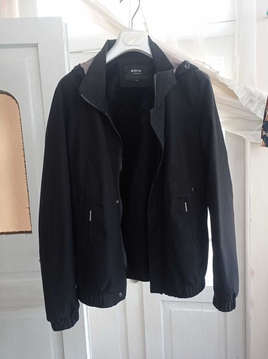 Хорошая куртка-ветровка с мехом