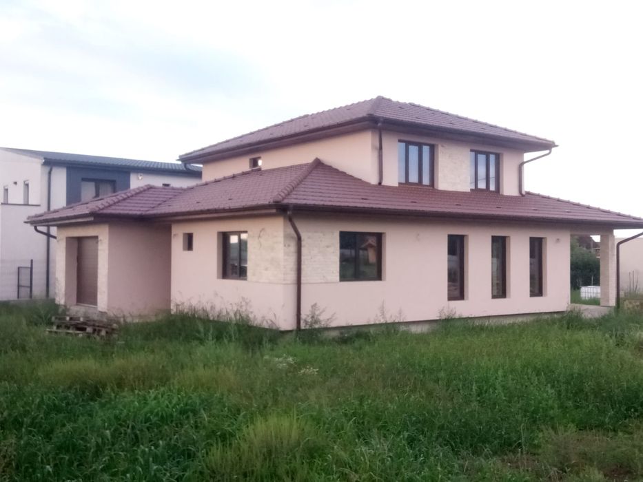 Construcții case la roșu