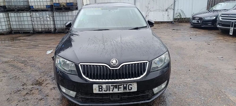 Dezmembrari / Dezmembrez Skoda Octavia 3 (5E3)  2.0 TDI CRMB cutie viteze manuala cod culoare LF9R