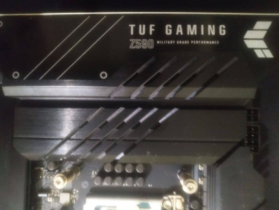 Продам материнскую плату ASUS TUF GAMING Z590