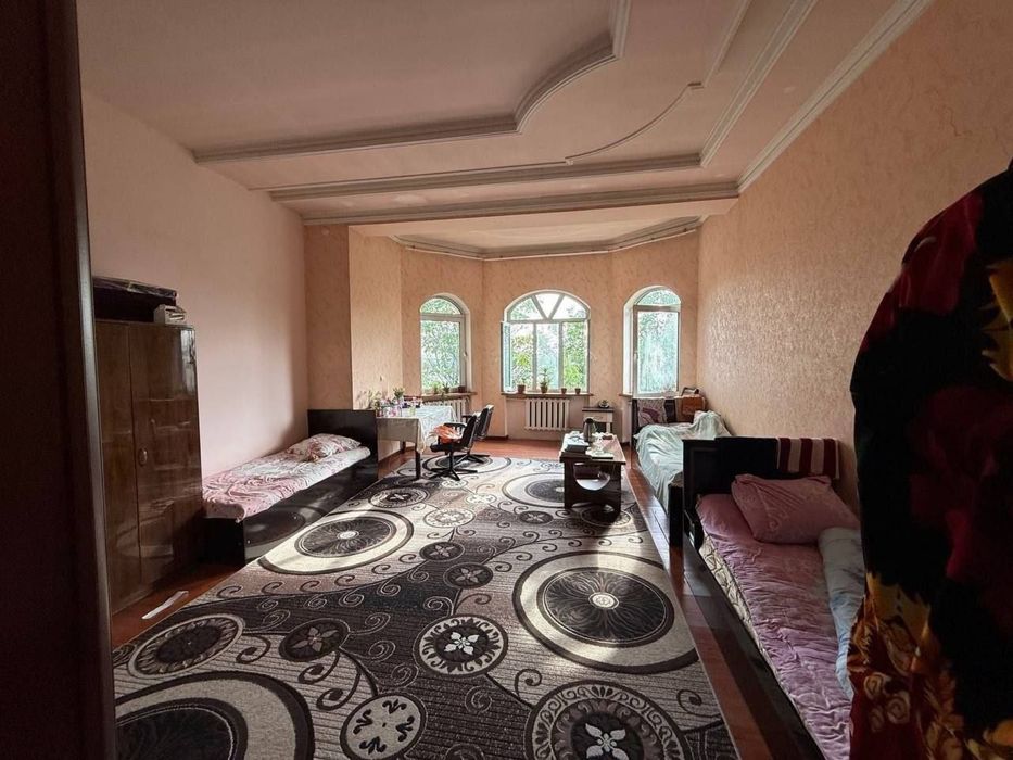 Продаётся участок. М.Улугбек. Тараканчик. 7.7 соток. 5 комнат. Ер нар.