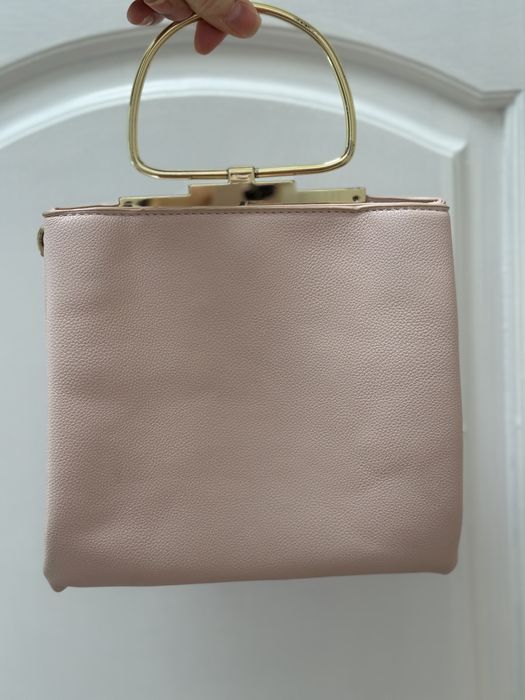 Розова чанта с метална дръжка Axel – елегантна и стилна