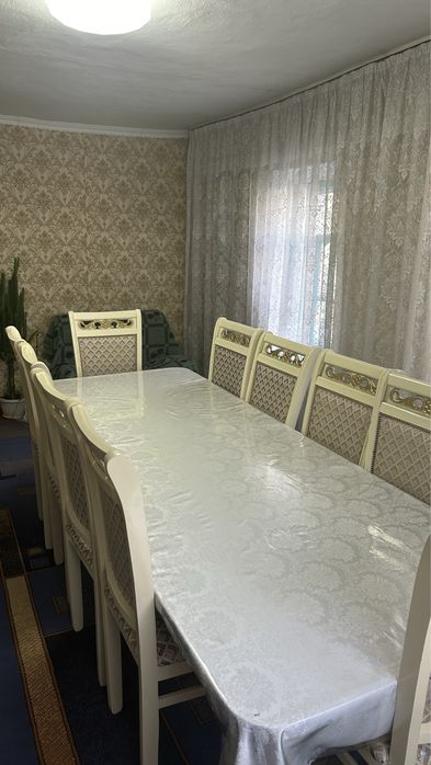 Продаю стол с 10 стульями