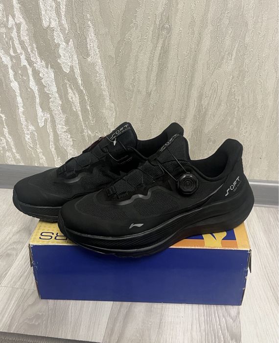 Кроссовки от бренда Li-ning