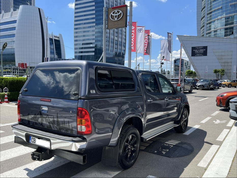 Toyota Hilux 3.0 Auto с история в Тойота