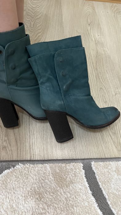 Продам ботинки женские
