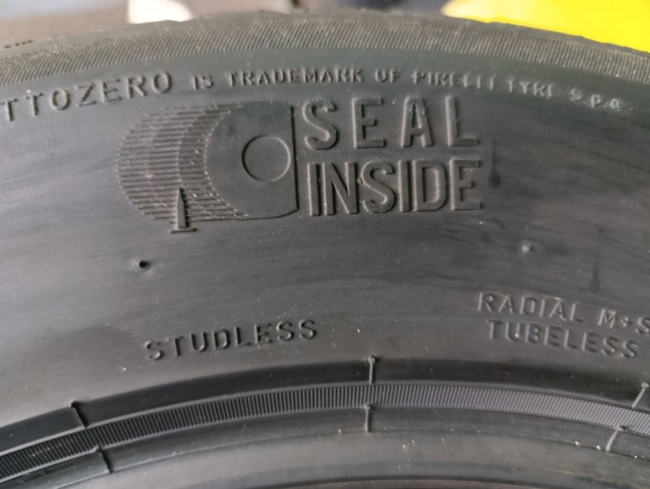 O anvelopă de iarnă nouă 215 60 16 Pirelli Seal dot 2023